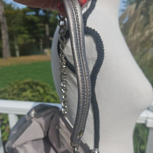 Talbots Metallic Grey Pewter shoulder bag chain strap pebbled leather kisslock - Picture 6 of 11